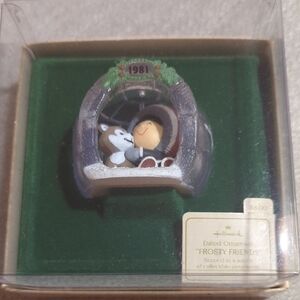 Hallmark Frosty Friends Ornament - Gray and White with Green Accents